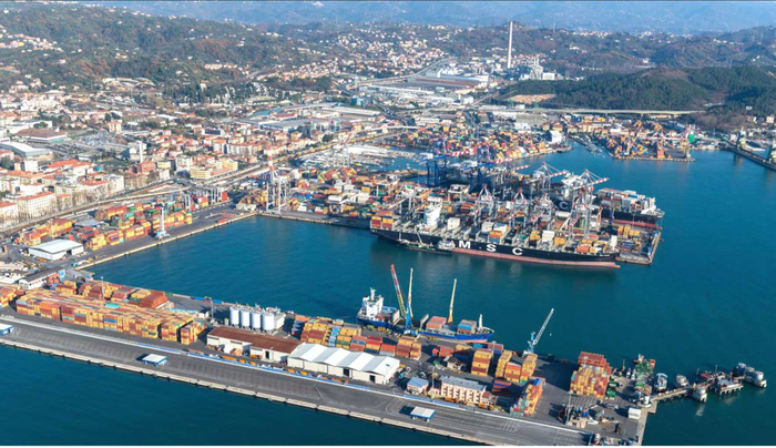 La-Spezia-Container-Terminal (700x404, 406Kb)