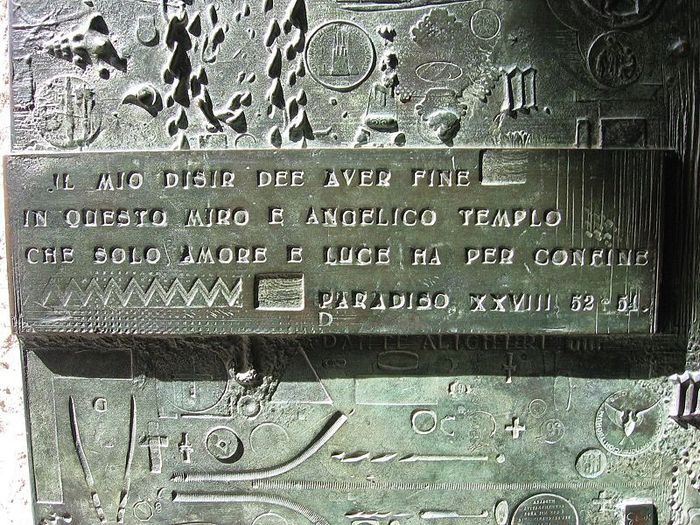 800px-Puerta_Coronación_de_espinas (700x525, 462Kb)