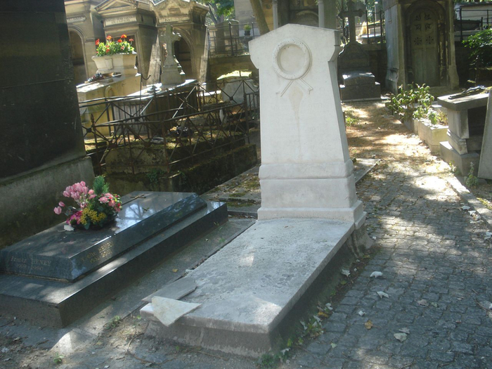 La_tombe_du_peintre_Michel_SCOTTI_-_(Mikhail_Ivanovich_Scotti),_cimetière_de_Montmartre_01 (700x525, 400Kb)