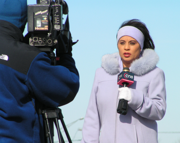 Reporter_from_CN8_at_the_Petco_gas_explosion_20050304 (700x555, 372Kb)
