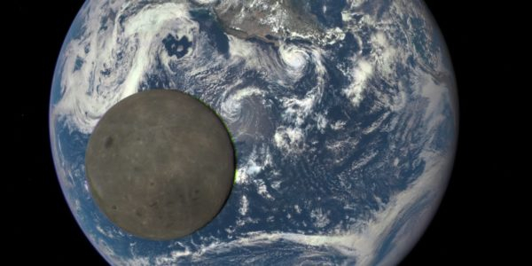 Luna-shodit-s-orbity-i-eto-strashnee-Nibiru-600x300 (600x300, 98Kb)
