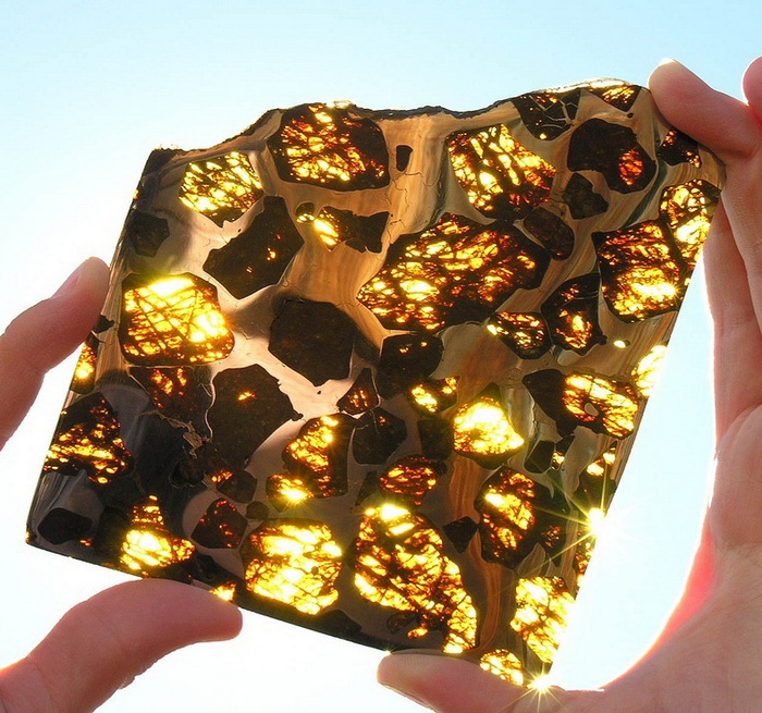 fukang-meteorite-3 (700x655, 205Kb)