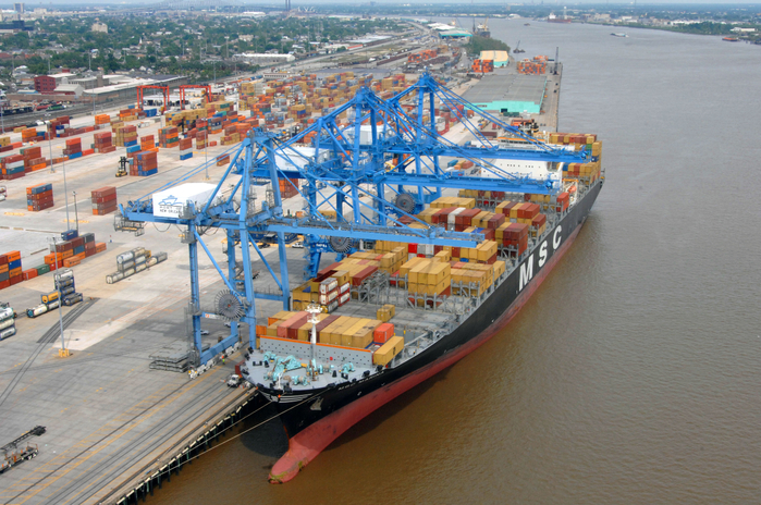 Container_ship_New_Orleans (700x464, 492Kb)
