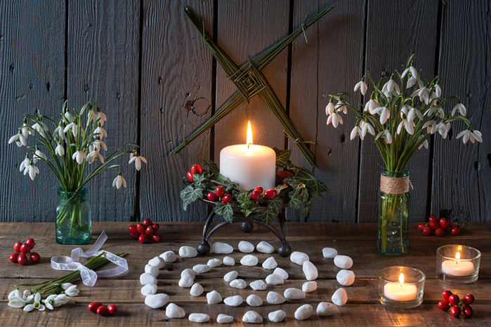 Still-life_Bouquets_Snowdrops_Candles_Stones_Berry_542621_1280x853 (700x466, 481Kb)