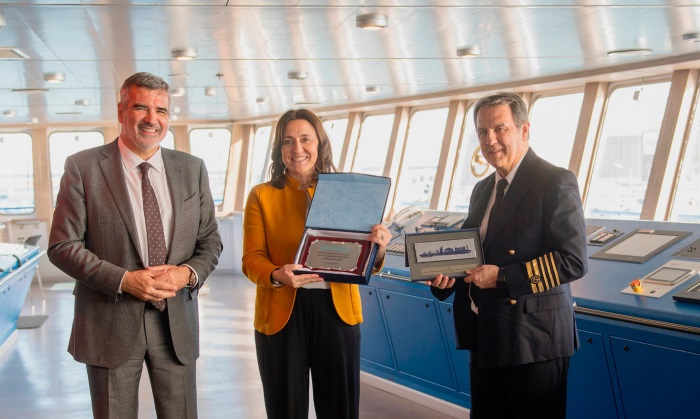 The Chairman of Baleària, Adolfo Utor, the Chairwoman of Port of Barcelona, Mercè Conesa, and the captain of the ship, Pedro Puertas. (700x419, 240Kb)