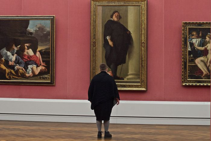 Photographer-goes-through-the-museums-to-capture-the-similarities-between-the-paintings-and-the-visitors-and-the-result-will-impress-you-59e6fac457bf2__700 (700x467, 174Kb)