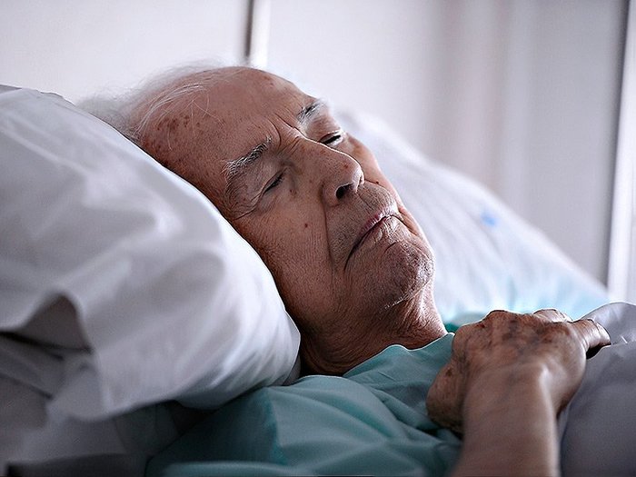 is_140929_elderly_sick_bed_cancer_800x600 (700x525, 55Kb)