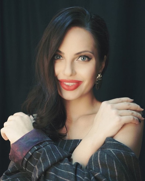 Двойник Анджелины Джоли: россиянка поражает сходством с известной актрисой