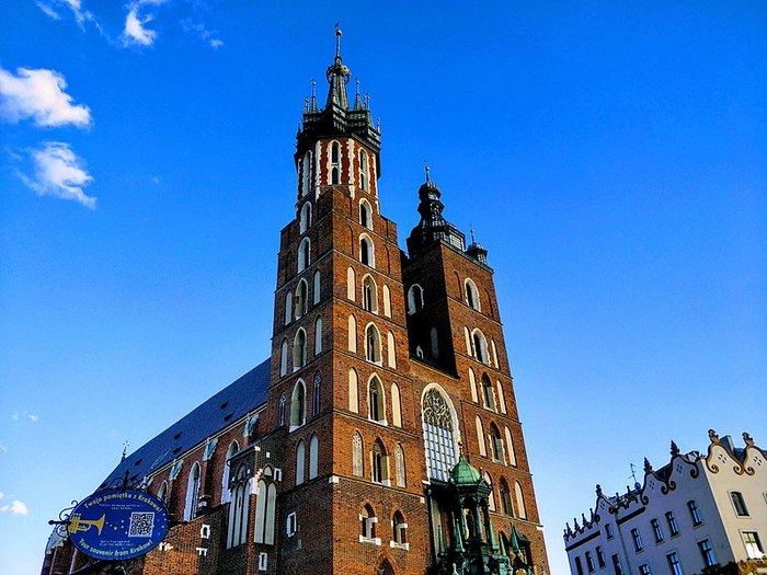 800px-St._Mary's_Church_Krakow (1000x825, 93Kb)