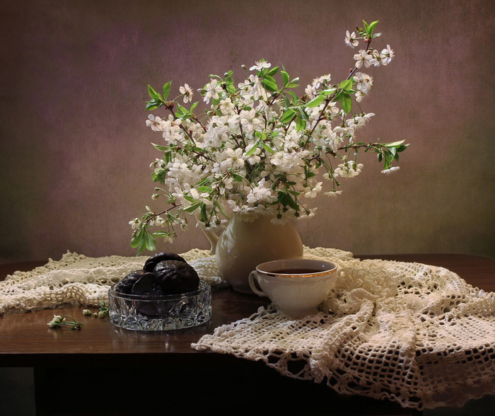 Still-life_Zefir_Chocolate_Flowering_trees_Tea_Cup_546323_2057x1727 (700x588, 419Kb)