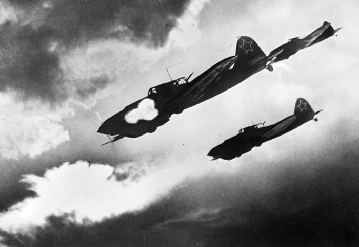 RIAN_archive_225_IL-2_attacking (700x483, 161Kb)