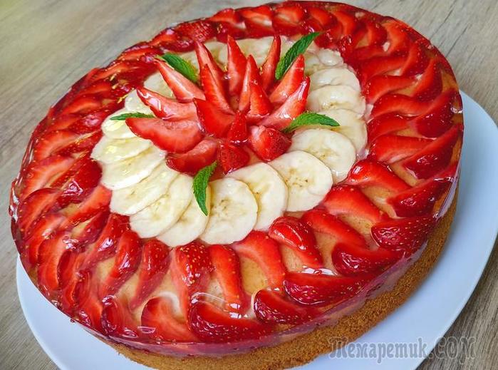 2835299_Pirog_s_klybnikoi_i_bananom_Prostoi_recept_vipechki_k_chau (700x519, 69Kb)