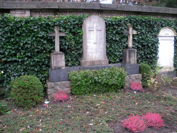 Joh._SpyriZürich_Friedhof_Sihlfeld (700x525, 587Kb)