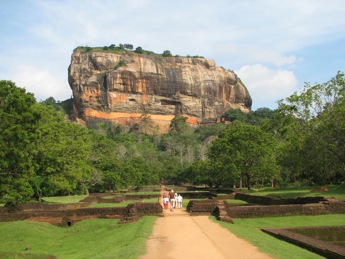 Лев-рок - сигирия, Шри-Ланка (700x525, 513Kb)