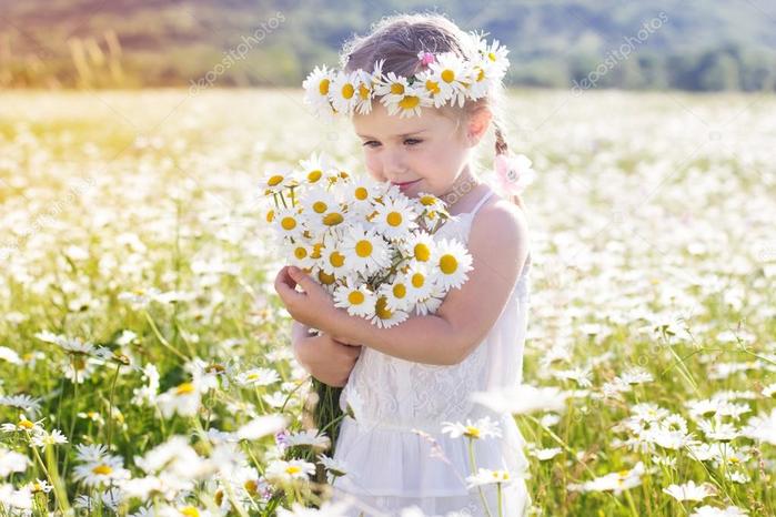 depositphotos_75135105-stock-photo-cute-little-girl-with-bouquet (1) (700x466, 56Kb)