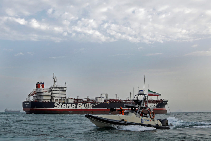 2019-07-21T211003Z_1485541695_RC11B5181D70_RTRMADP_3_MIDEAST-IRAN-TANKER-800x533 (700x466, 251Kb)