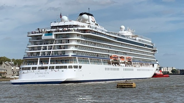 Viking Sun at Greenwich, August 30 (London International Cruise Terminal) (643x361, 180Kb)