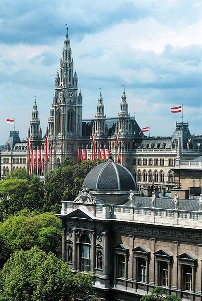 Rathaus - im Vordergrund Universität (804x1000, 65Kb)