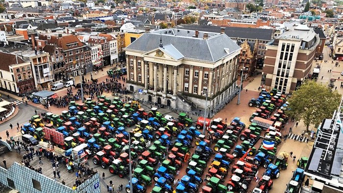 Het-uitzicht-op-de-Grote-Markt-in-Stad-vanaf-de-Martinitoren-Foto-Marco-Grimmon-RTV-Noord (350x200, 151Kb)