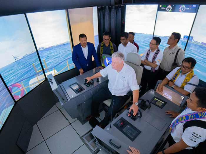 The Wärtsilä LNG Bunkering Vessel simulator will enable realistic hands-on training for operators (700x525, 228Kb)