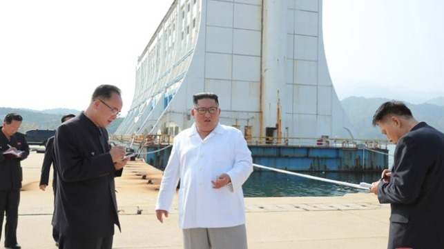 kim-jong-un-floating-hotel.d1c85e (643x361, 129Kb)