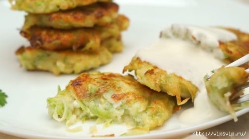 5745884_Kabachkovie_oladi_s_sekretnim_ingredientom (500x279, 62Kb)