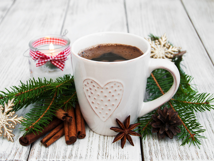 Christmas_Coffee_Cinnamon_Wood_planks_Cup_Branches_538722_2048x1536 (700x525, 450Kb)