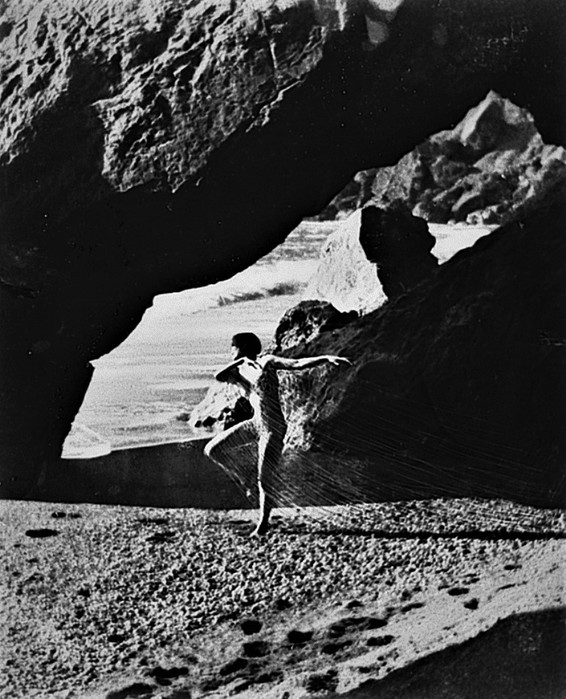 anne-brigman-ballet-de-mer-1908-via-gehAnne Brigman. Ballet de mer 1908 (566x700, 121Kb)