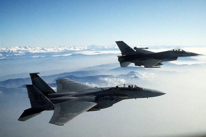 full-fighter-jets-1008960720-1573306804 (700x467, 45Kb)