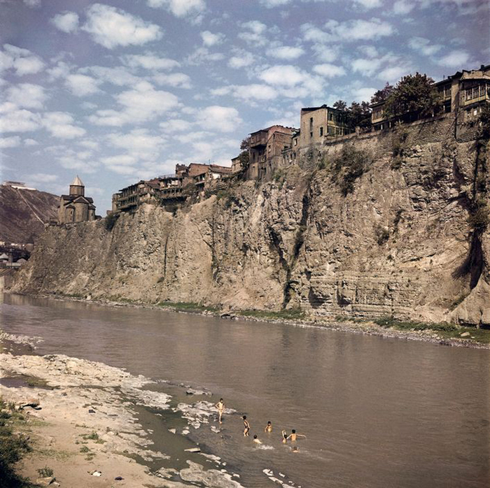 Tbilisi, 1947. Children swimming along the banks of the Kura River (700x698, 530Kb)