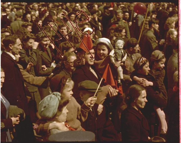 Первомайская демонстрация 1947 г. в Москве. Владислав Микоша9 (700x554, 394Kb)