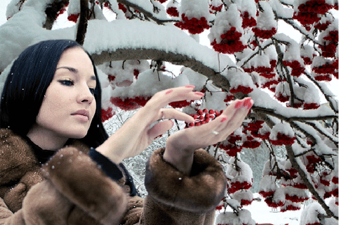 Словно снег на голову. Фотосессия на снегу. Девушка снег анимация. Гифки женщина зимой. Девушка рябина снег.
