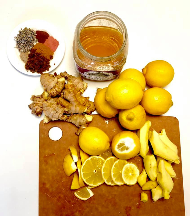 Польза смеси лимона мед. "Имбирь, лимон и мёд" сироп 100 мл. Смесь с имбирем лимоном и медом. Лимон с имбирем. Мед для иммунитета.