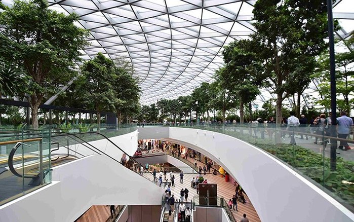 5745884_Fantasticheskih_aeroport_v_Singapyre_1 (700x438, 115Kb)