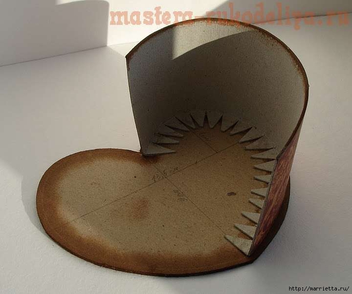 Мастер-класс по скрапбукингу. Шкатулка в форме сердца (6) (700x586, 199Kb)