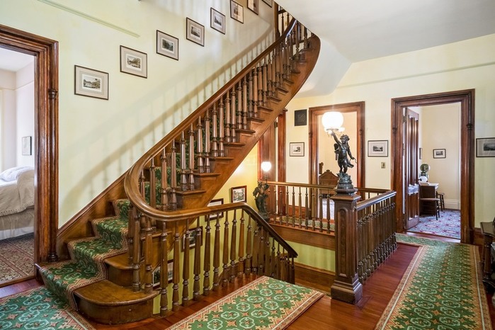 Armour-Stiner-Octagon-House-18_Staircase-to-the-Third-Floor (700x466, 109Kb)