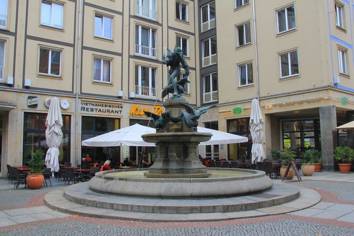 5802805_Fontan_GaensediebBrunnen_1 (700x466, 104Kb)