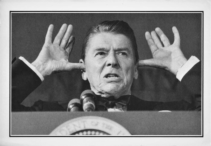 PRESIDENT REAGAN SALUTES THE PRESS 1983 (700x486, 87Kb)