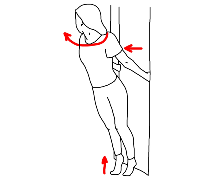 Изгиб плеча. Упражнения на раскрытие грудного отдела. Упражнение для спины в дверном проеме. Упражнение на растяжку в дверном проеме. Растяжка спины в дверном проеме.