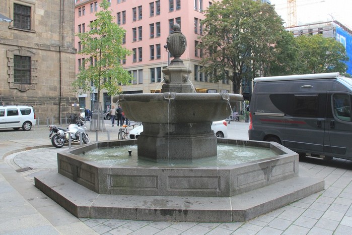 5802805_Fontan_Hietzigbrunnen_1 (700x466, 107Kb)