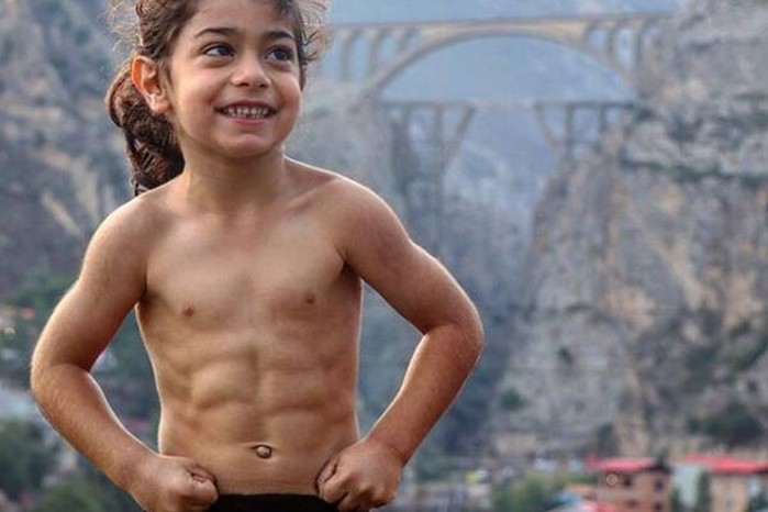 Иранский мальчик c невероятной физической формой