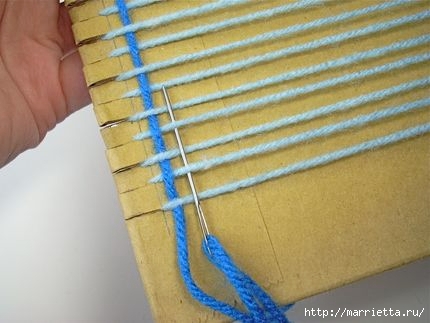 Как сделать ткацкий станок из вилки и картонки (13) (430x323, 80Kb)