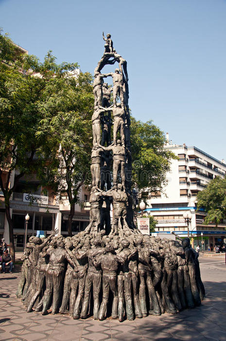 0001Tarragona.Castellers.Estatua (490x735, 96Kb)