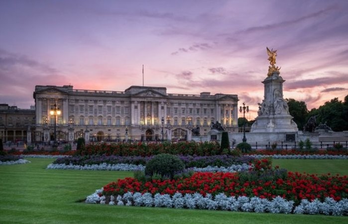 10 незаконных визитов в Букингемский дворец