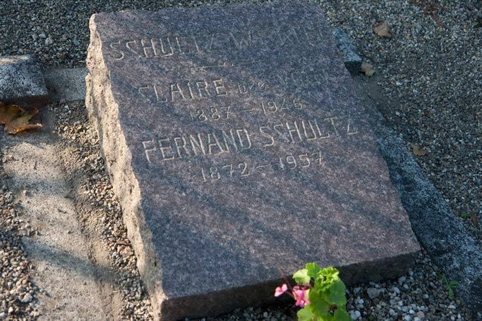 ФОТО Могильный камень Шульца-Веттеля в Оберне (700x466, 175Kb)