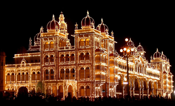 mysore-palace-during-festival-navatri-india (700x426, 376Kb)