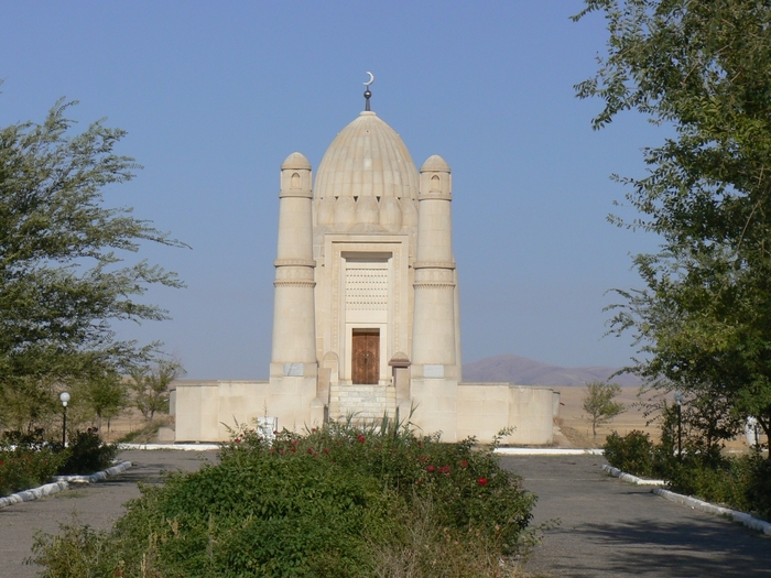 2714816_Mavzolei__Domalak_Ana___panoramio (700x525, 297Kb)