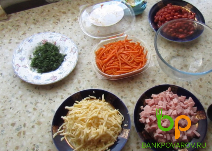 салат с ветчиной, фасолью и морковью по-корейски 3 (700x499, 372Kb)