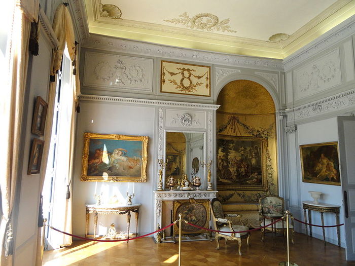 800px-Interior_of_the_Villa_Ephrussi_de_Rothschild_-_DSC04554 (900x725, 80Kb)