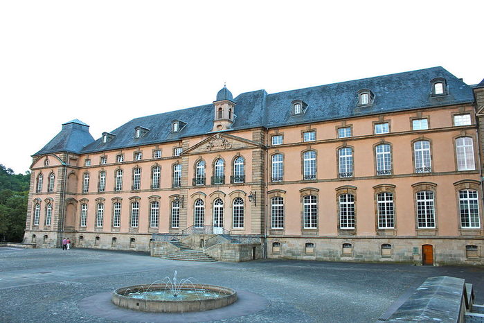2714816_1024pxBuildings_of_former_Echternach_abbey__Lycee_classique_dEchternach_02 (700x466, 75Kb)